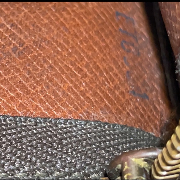 Authentic Louis Vuitton Monogram Key Cles - Picture 7 of 7